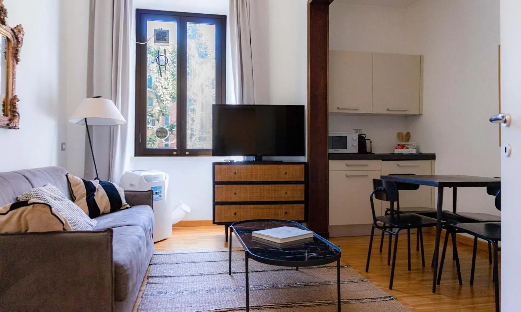Colosseum Cosy Apartment Close To Metro Roma 0*,
